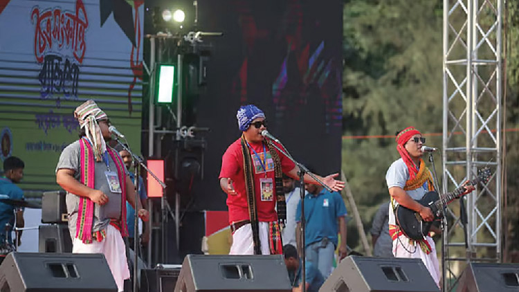 ঢোলের তালে শুরু চৈত্রসংক্রান্তি ব্যান্ড শো